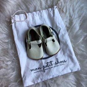 [BABY] Mon Petit Soft Soled T-Straps - Like New